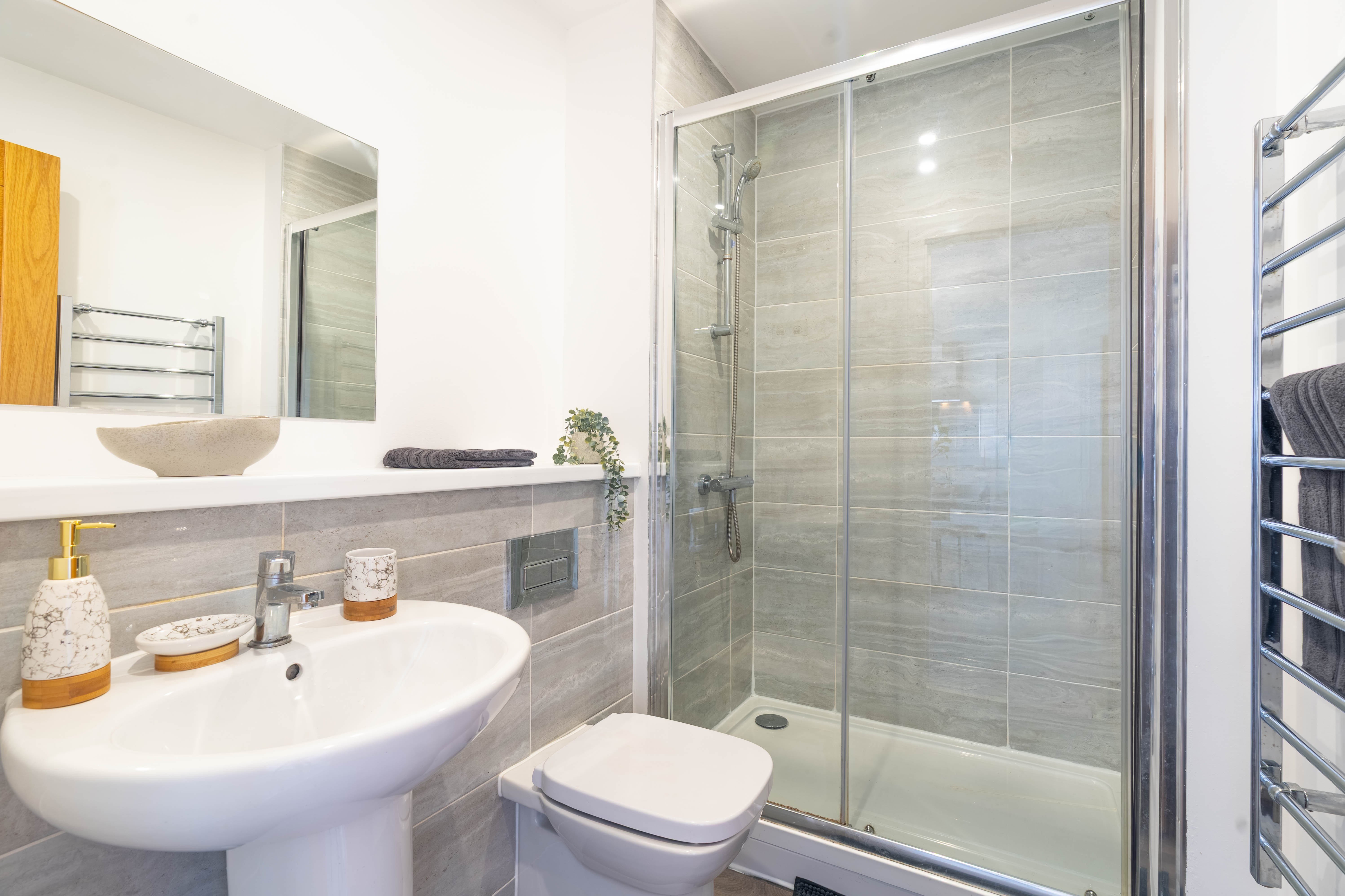 Equipoint apartment bathroom