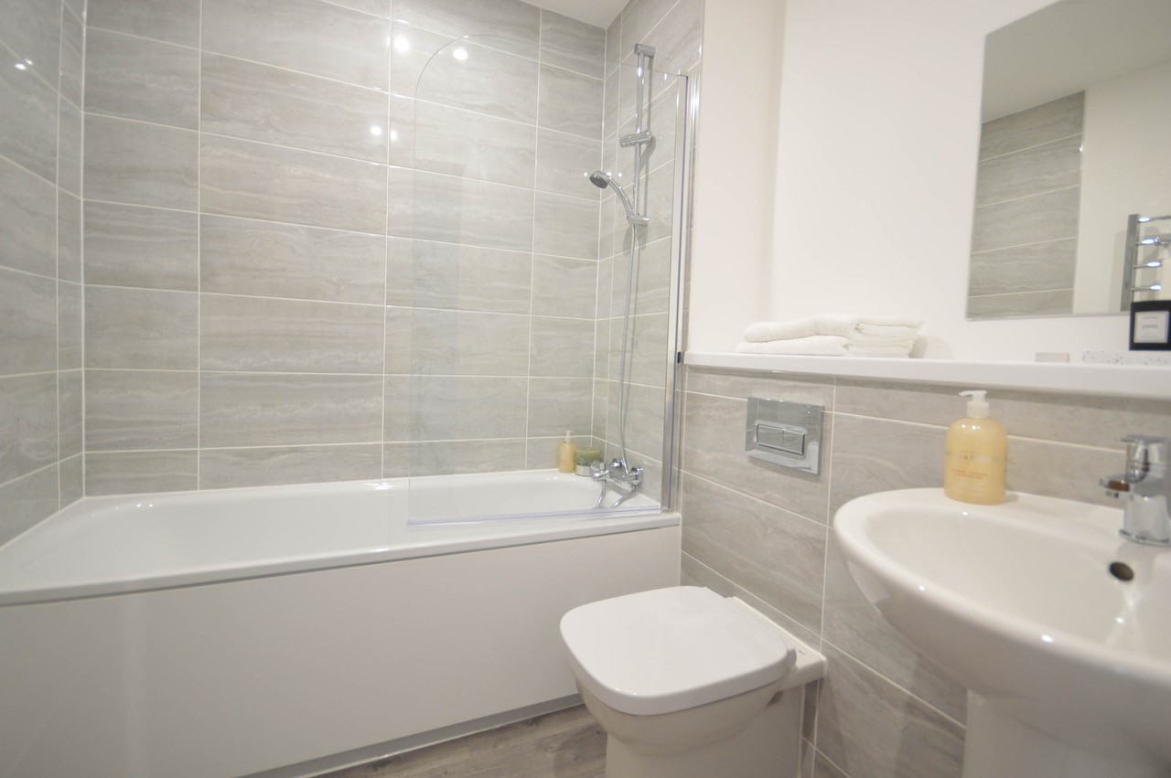 Equipoint show flat bathroom
